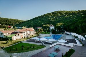 Круглое озеро в поселке Абрау-Дюрсо